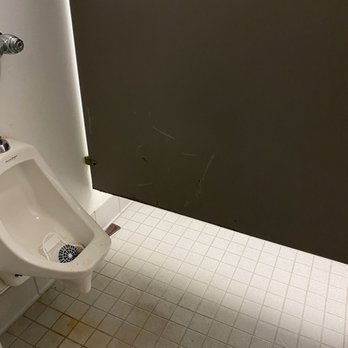 Staples - Urine all over floor - Shipping Centers Near Me - University Park, Florida