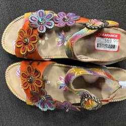 DSW Designer Shoe Warehouse - Sandals