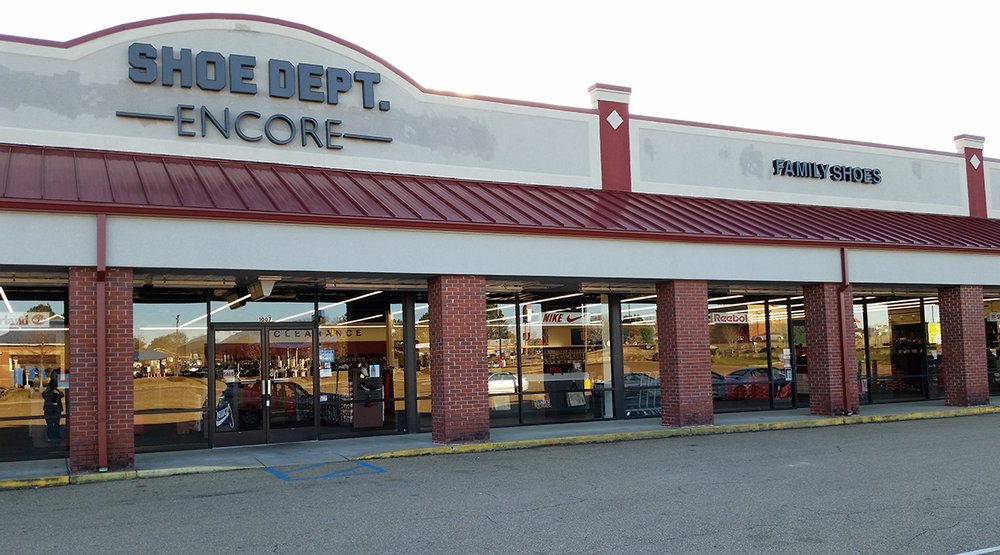SHOE DEPT. ENCORE Updated September 2024 1007 Hampsatead Blvd
