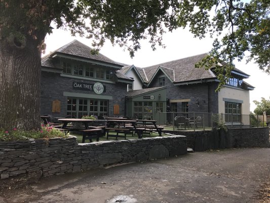 Oak Tree Inn by null
