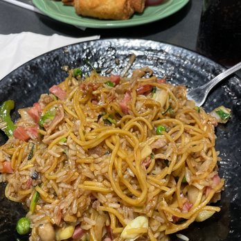 HuHot Mongolian Grill - Noodles and rice stir fry and egg rolls in the back - Chinese Near Me - Tulsa, Oklahoma HuHot Mongolian Grill - Noodles and rice stir fry and egg rolls in the back - Chinese Near Me - Tulsa, Oklahoma