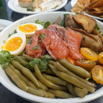 Berkeley’s - Nicoise salad - Bars Near Me - Charleston, South Carolina