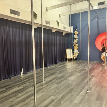 Siris Art Studio - Aerial Fitness Near Me - Doral, Florida Siris Art Studio - Aerial Fitness Near Me - Doral, Florida