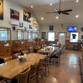 J&S Smokehouse - Inside - Barbeque Near Me - Elmendorf, Texas J&S Smokehouse - Inside - Barbeque Near Me - Elmendorf, Texas