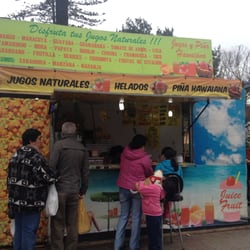 Jugos Naturales, Helados, Piña Hawaiana - Plaza O'Higgins - El puesto de jugos en a Plaza O'Higgins, en la esquina de Pedro Montt con Uruguay.