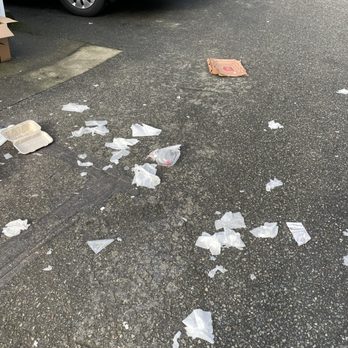 Evergreen Heights Apartments - Garbage - Apartments Near Me - Kirkland, Washington Evergreen Heights Apartments - Garbage - Apartments Near Me - Kirkland, Washington