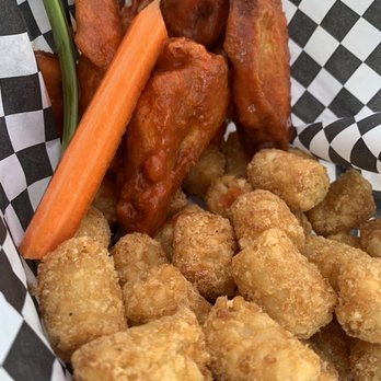Der Wolf - Wings and tater tots - Beer Bar Near Me - Pasadena, California Der Wolf - Wings and tater tots - Beer Bar Near Me - Pasadena, California