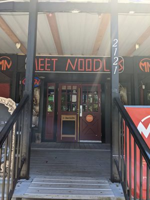 Meet Noodles by null