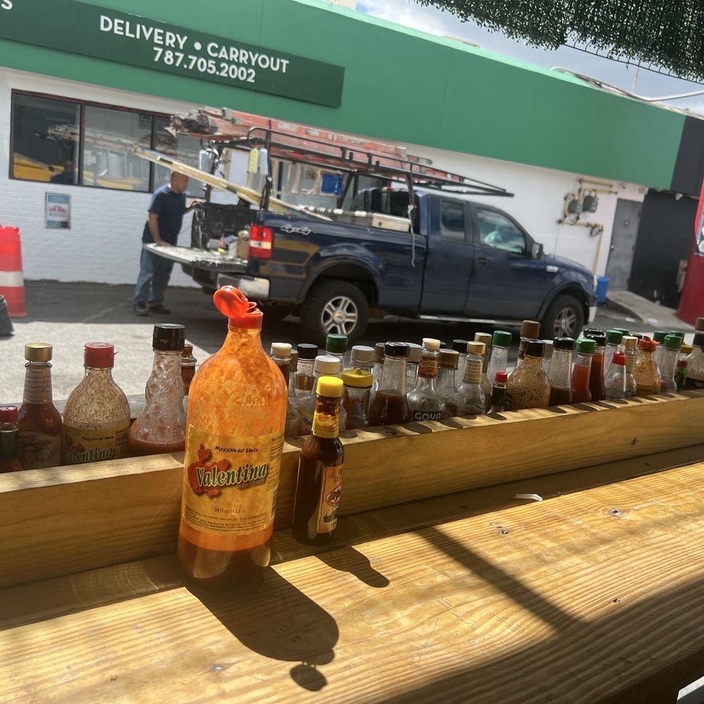 Los Chamos Arepas - Now that is a hot sauce bar - Venezuelan Near Me - Carolina, Puerto Rico Los Chamos Arepas - Now that is a hot sauce bar - Venezuelan Near Me - Carolina, Puerto Rico