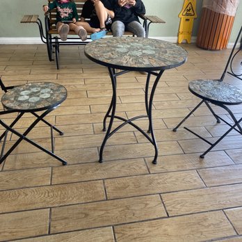 Mr Tea - Table and chair - Bubble Tea Near Me - Las Vegas, Nevada