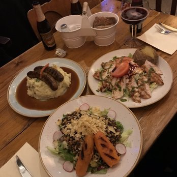 Le Fin de Siècle - Upper left: sausage and mashed potatoes Middle: lentil salad Top right: chicken salad - Brasseries Near Me - Brussel, BRU