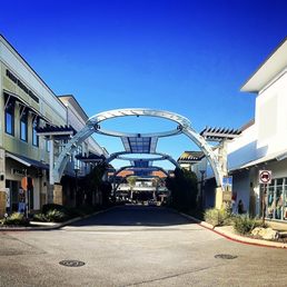 Easy store front access - right by H&M (close to Barnes & Noble). Easy store front access - right by H&M (close to Barnes & Noble).