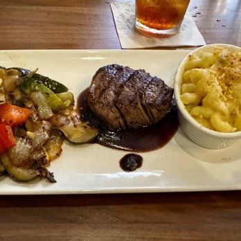Grillsmith - Lakeland - 6oz Filet with mixed vegetables and jalapeño Mac N Cheeese - American Near Me - Lakeland, Florida Grillsmith - Lakeland - 6oz Filet with mixed vegetables and jalapeño Mac N Cheeese - American Near Me - Lakeland, Florida
