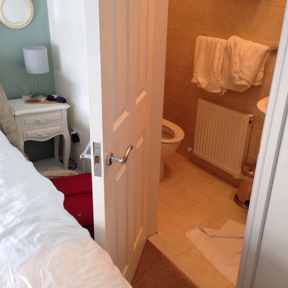 Prairie House Boutique Hotel - You can't even open the toilet door and no space for a small suitcase. - Hotels Near Me - Galway, G