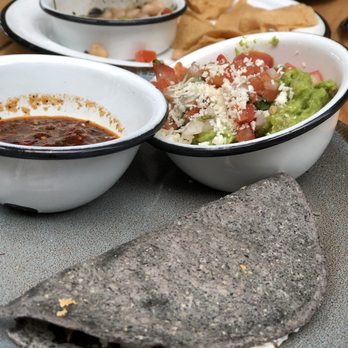 La Tequila - Quesadilla de chapulines!! - Mexican Near Me - León, GUA
