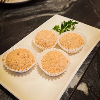 Paradise Dynasty - H6. Black Sesame Mochi with Grated Peanut - Chinese Near Me - Glendale, California
