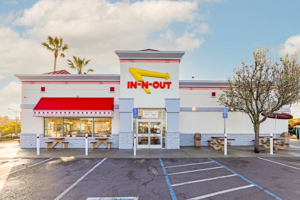 In-N-Out Burger by null