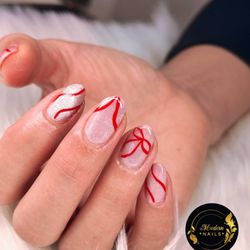 Modern Nails Salon - Gift-Wrapped Manicure!