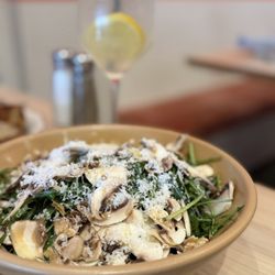Malfi - ARUGULA SALAD mushroom, lemon, parmesan and extra virgin olive oil