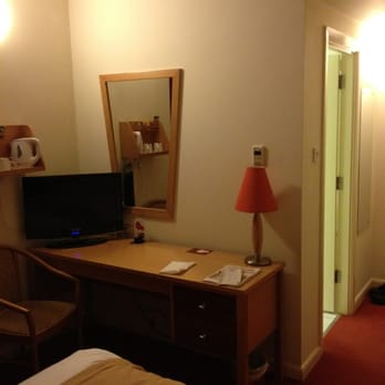 Leonardo Hotel Nottingham - A shot of the desk area. - Hotels Near Me - Nottingham, NTT