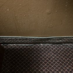 Luxury Inn & Suites - Dirty floor