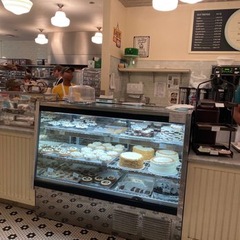 Magnolia Bakery - Bakeries Near Me - Chicago, Illinois