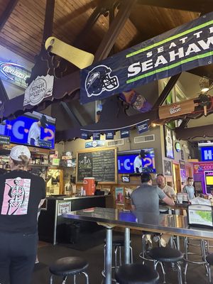 Pour House Bar & Grill by null