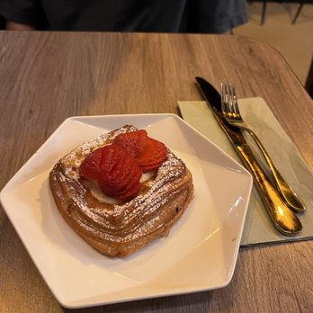 Camellias Bar & Roastery - Coffee & Tea Near Me - Charlottesville, Virginia