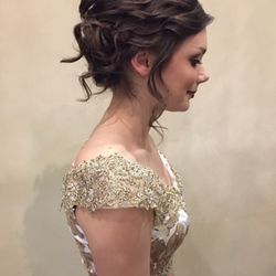 Glamour Your Way Indiana - Beautiful girl, Supporting educational helpers for kids who are not able to get the school supplies they want or even need due to poverty!