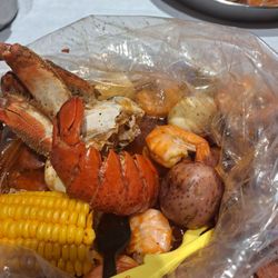 The Juicy Crab - Hiram - Lobster and seafood garlic butter.