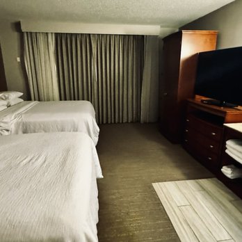 Embassy Suites by Hilton El Paso - Bedroom - Hotels Near Me - El Paso, Texas Embassy Suites by Hilton El Paso - Bedroom - Hotels Near Me - El Paso, Texas