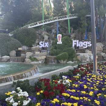 Six Flags Magic Mountain - Amusement Parks Near Me - Valencia, California