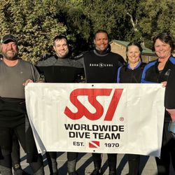 Dolphin Scuba Center - Two instructors left and right. Far left my Diving Buddy, me, Dave, two other open water female divers.