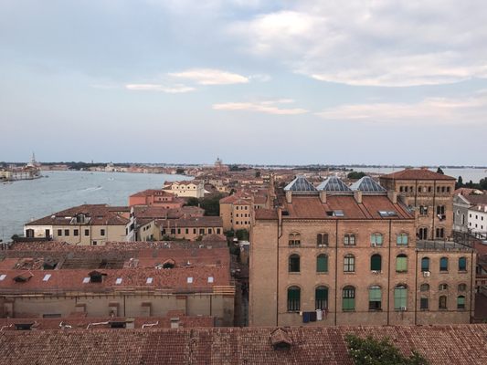 Skyline Rooftop Bar by null