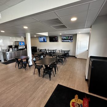 Pappa's Pizza Palace - the dining area - Pizza Near Me - Miamisburg, Ohio