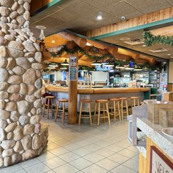 Timber Lodge Steakhouse - Bar area