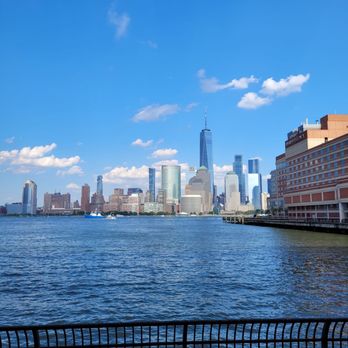 Hudson & Co - Gastropubs Near Me - Jersey City, New Jersey