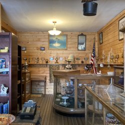 1800's Antiques & Art