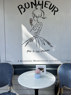 Bonheur Ice Cream and Pie by null