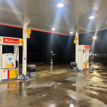 Shell Food Mart - a gas station at night - Gas Stations Near Me - Cleveland, Mississippi Shell Food Mart - a gas station at night - Gas Stations Near Me - Cleveland, Mississippi
