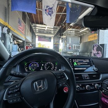 Oil Changers - Oil Service Transmission Fluid Service Coolant Reservoir Service - Auto Repair Near Me - Simi Valley, California Oil Changers - Oil Service Transmission Fluid Service Coolant Reservoir Service - Auto Repair Near Me - Simi Valley, California