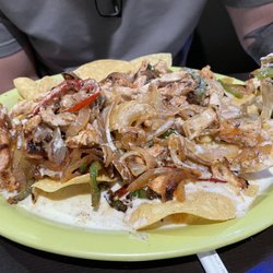 El Zarape de Antonio - Dinner nachos with chicken.