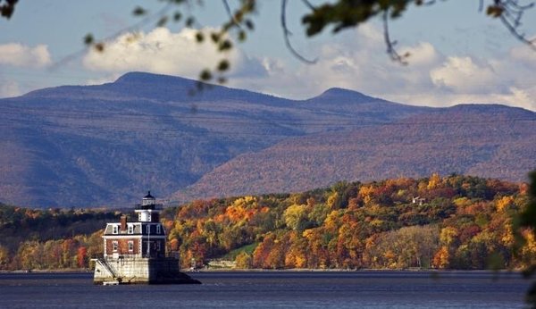 Hudson Athens Lighthouse by null