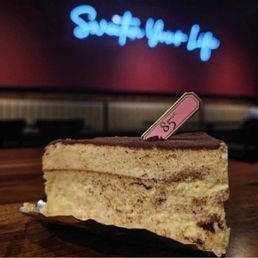 Tiramisu Cheesecake Slice