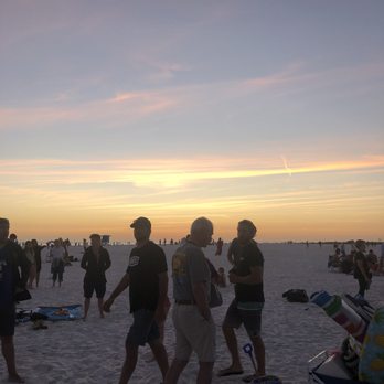 Siesta Key Beach - Always a beautiful sky - Beaches Near Me - Sarasota, Florida Siesta Key Beach - Always a beautiful sky - Beaches Near Me - Sarasota, Florida