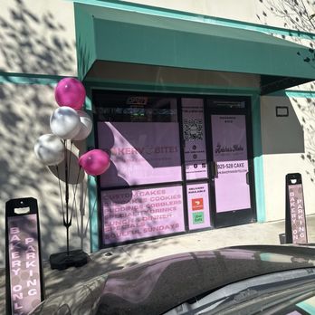 Bakery And Bites - The front door it's very cute, decorated very nicely - Custom Cakes Near Me - Pittsburg, California