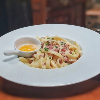 Di Trevi - Les intemporelles Tagliatelles à la Carbonara : fins lardons, crème et œuf, en toute simplicité - Pizza Near Me - Rennes, 35 Di Trevi - Les intemporelles Tagliatelles à la Carbonara : fins lardons, crème et œuf, en toute simplicité - Pizza Near Me - Rennes, 35