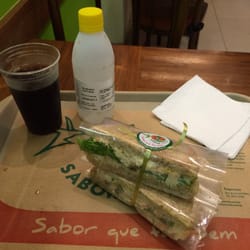 Sabor Saúde - Sandwich wrapped like a present with a Guarana from the house