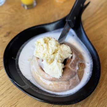 HashTAG - Highlands Ranch - Big Cast Iron Cinnamon Roll - Breakfast & Brunch Near Me - Highlands Ranch, Colorado