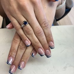 Ashleigh James Salon - 10/10 would recommend. the lady is very talented and she amazes me everytime . its relaxing envrionment :)